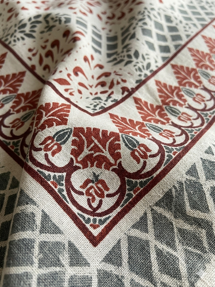 Jaipuri 6 Seater Cotton Table Cover  - 7910