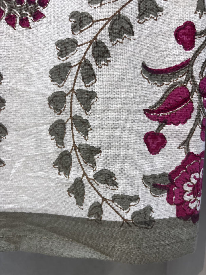 Gulnaar Royale King Size (108 x 108 Inches)Bedsheet (Maroon)- 131