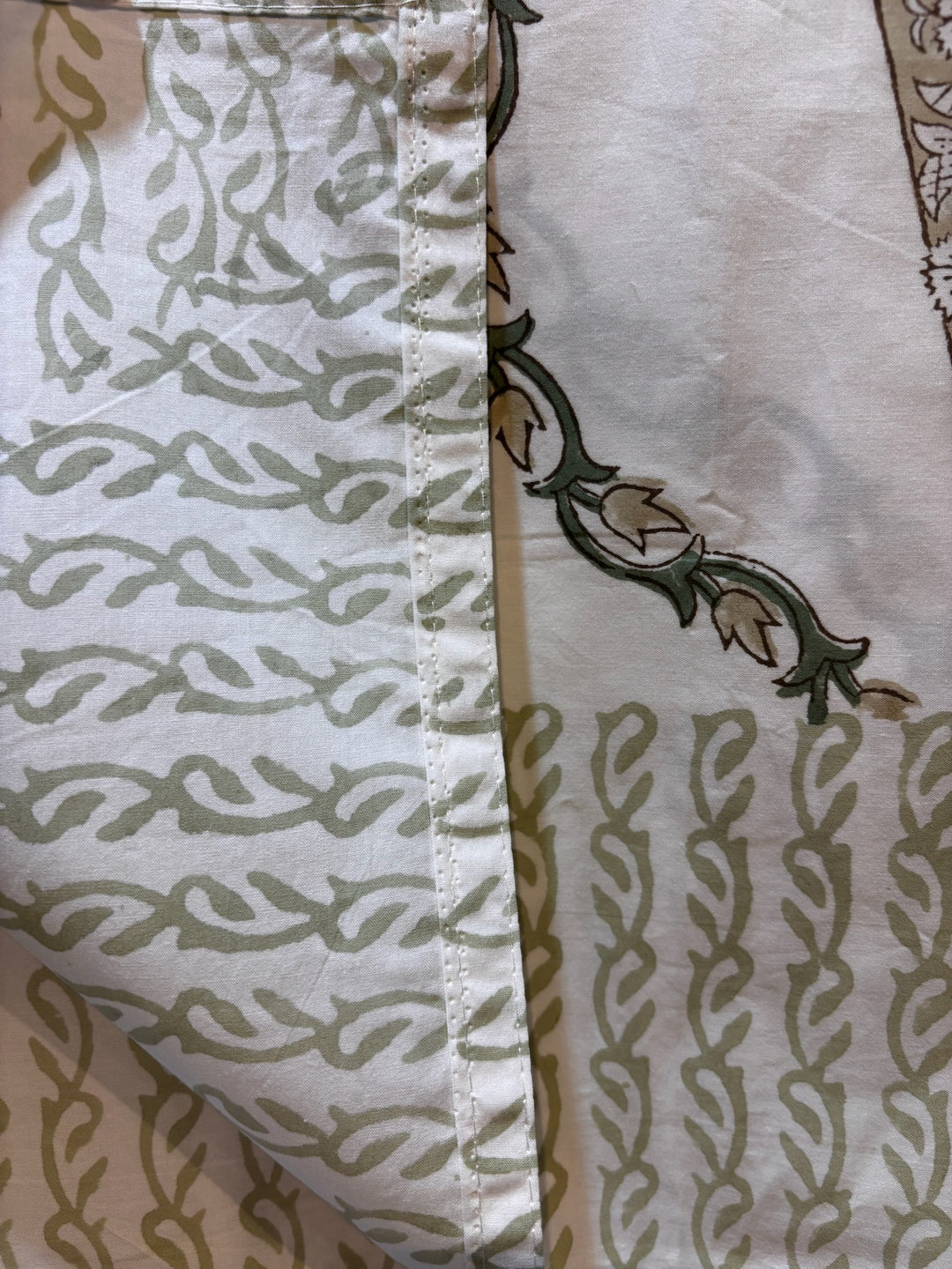 Gulnaar Edit Plus King Size(108 x 108 Inches) Bedsheet (Mint Green)- 140