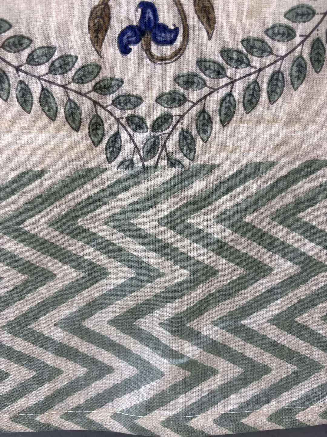 Gulnaar Royale Queen Size(90 x 108 Inches) Bedsheet (Green)- 104