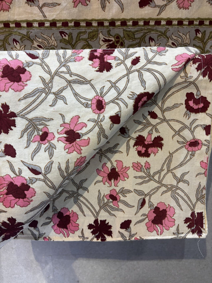 Gulnaar Royale Queen Size(90 x 108 Inches) Bedsheet (Red)- 105