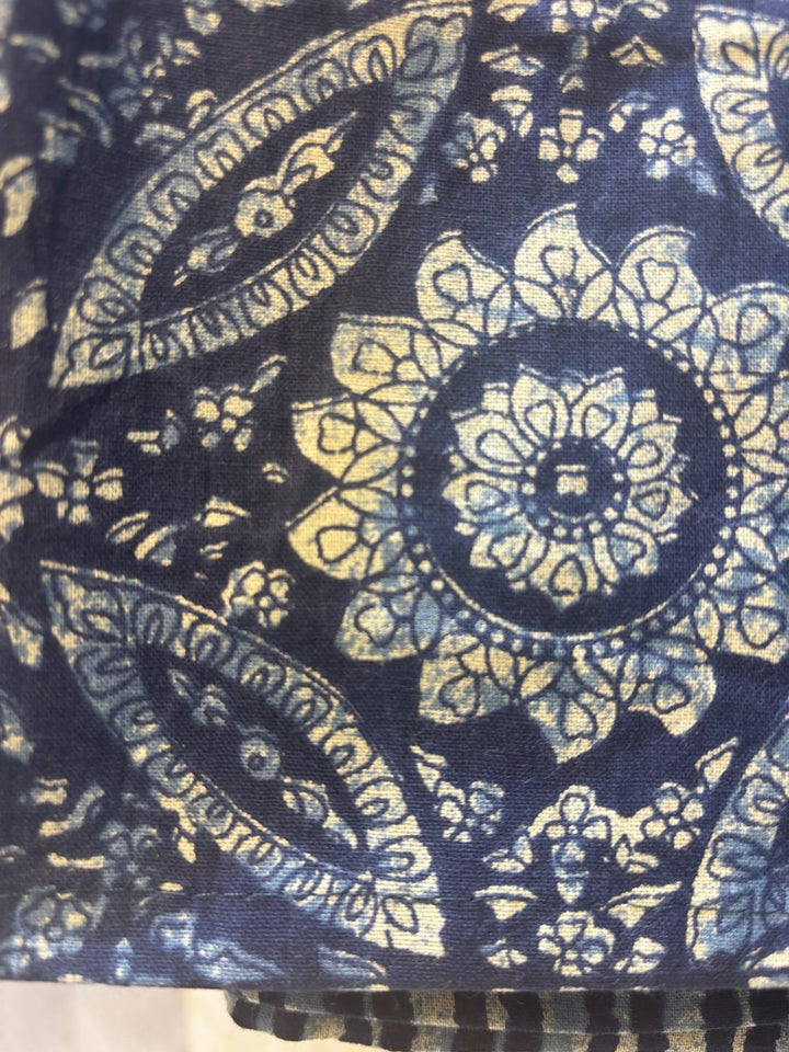 Gulnaar Royale Elite Queen Size (90 x 108 Inches) Bedsheet (Indigo)- 109