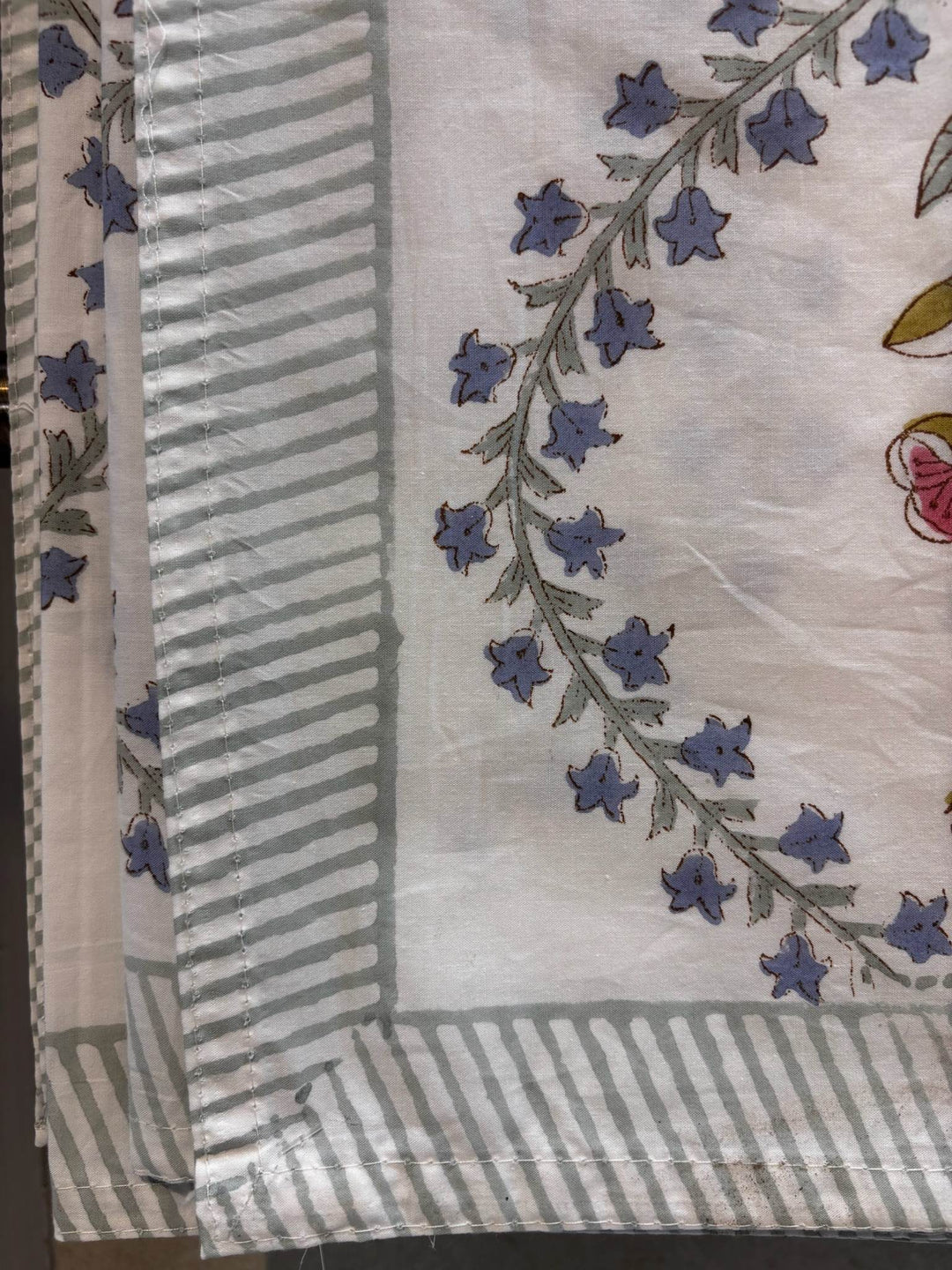 Gulnaar Edit Queen Size(90 x 108 Inches) Bedsheet (Multicolour)- 113