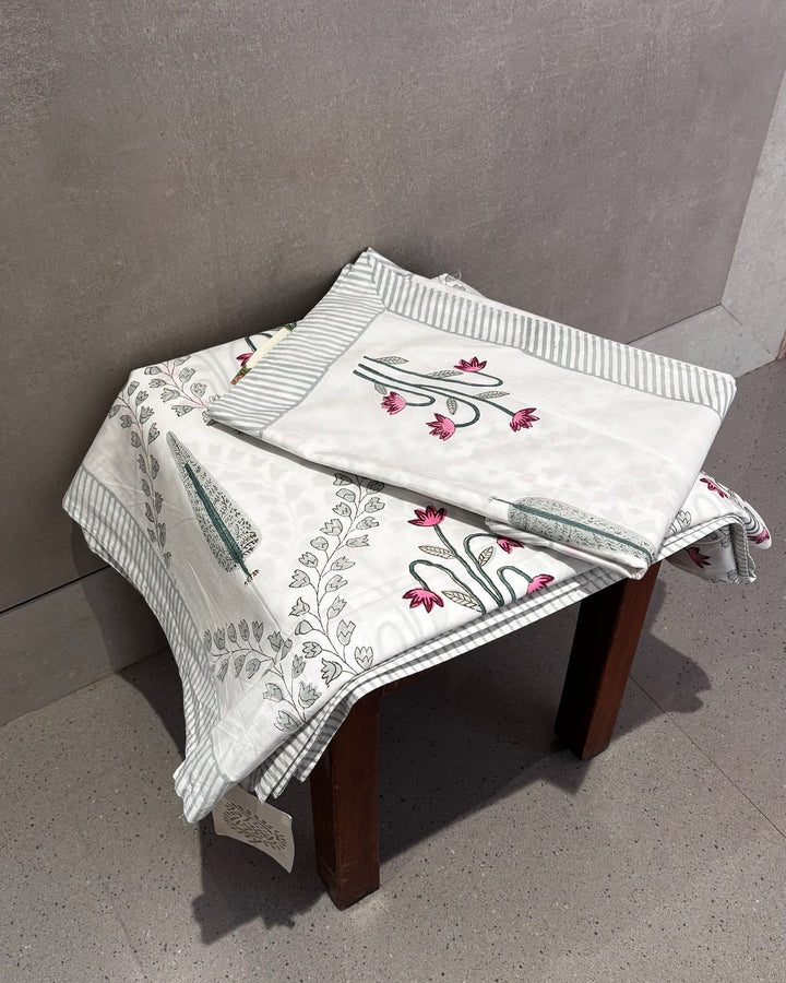 Gulnaar Edit Queen Size(90 x 108 Inches) Bedsheet (Multicolour)- 115