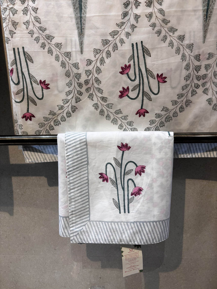 Gulnaar Edit Queen Size(90 x 108 Inches) Bedsheet (Multicolour)- 115
