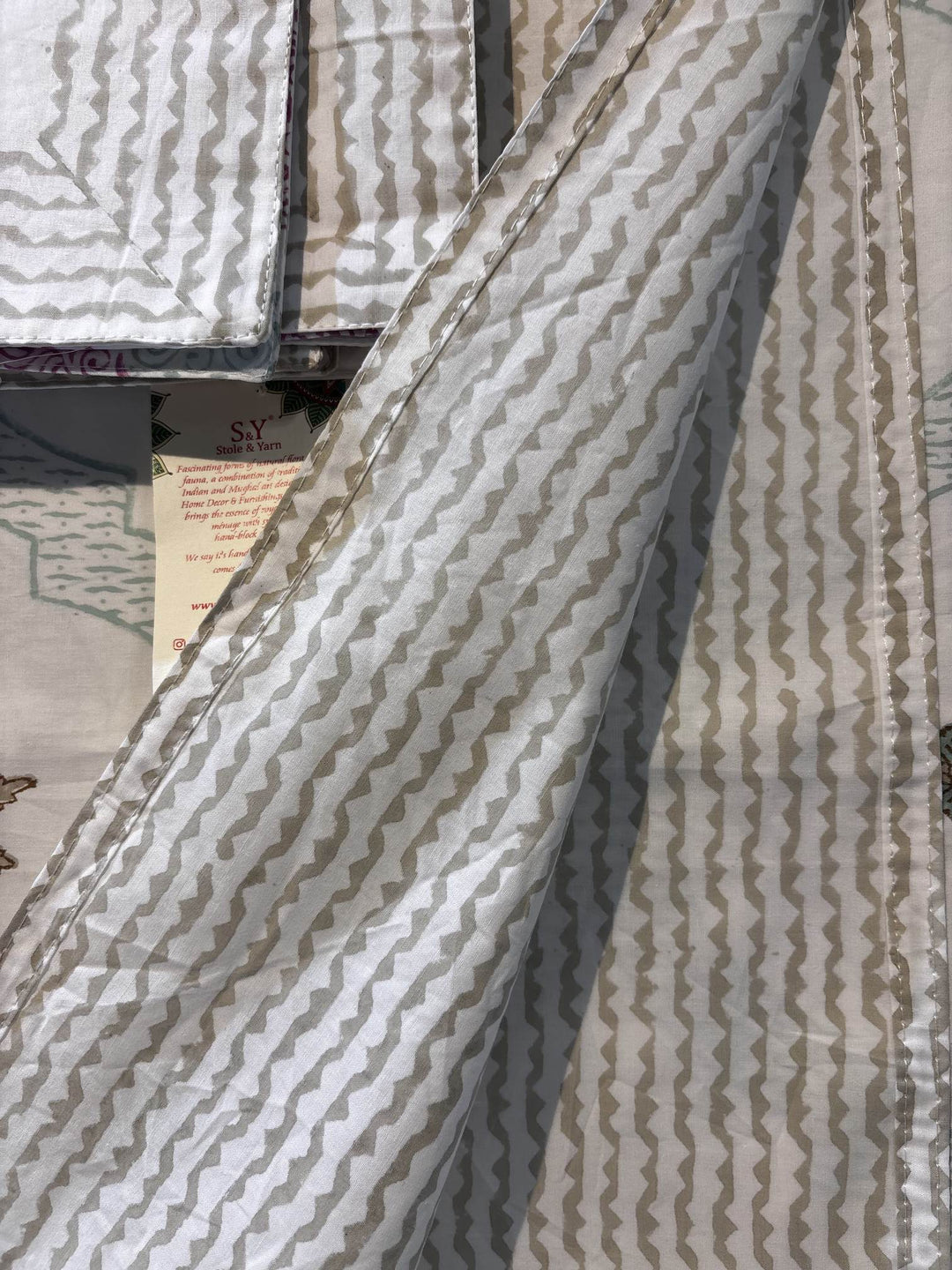 Gulnaar Edit Queen Size(90 x 108 Inches) Bedsheet (Multicolour)- 116