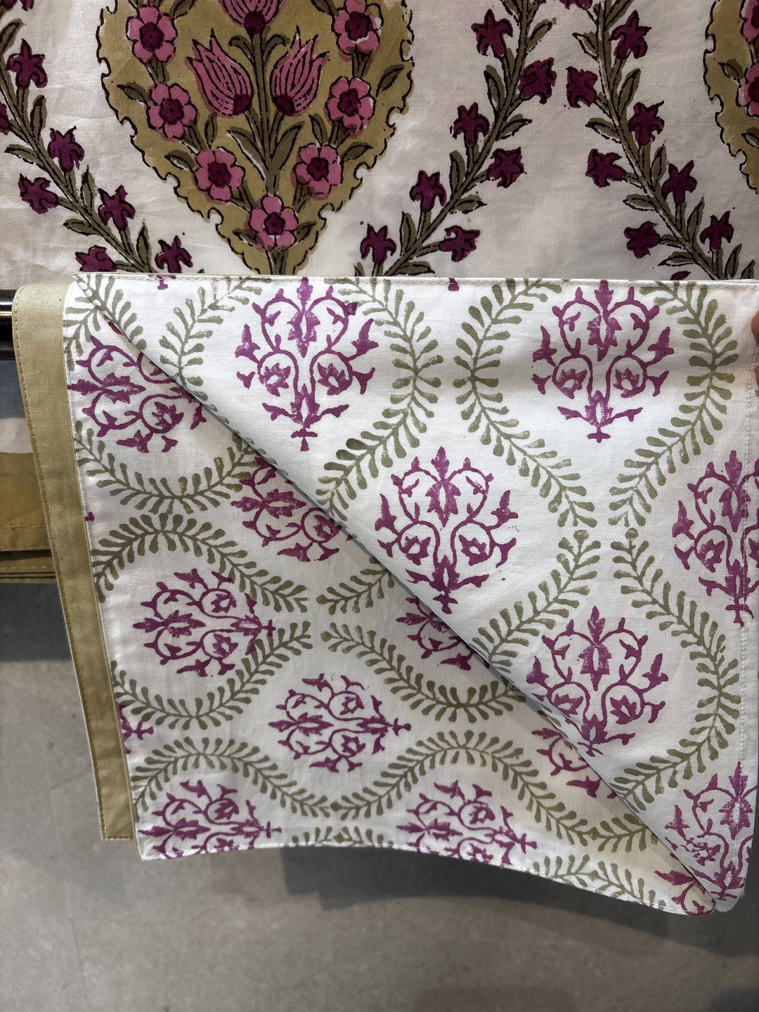 Gulnaar Edit Queen Size(90 x 108 Inches) Bedsheet (Multicolour)- 117