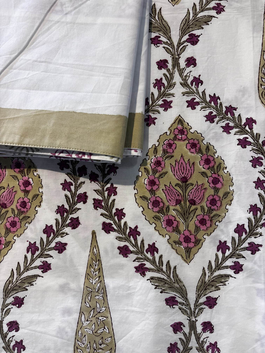 Gulnaar Edit Queen Size(90 x 108 Inches) Bedsheet (Multicolour)- 117