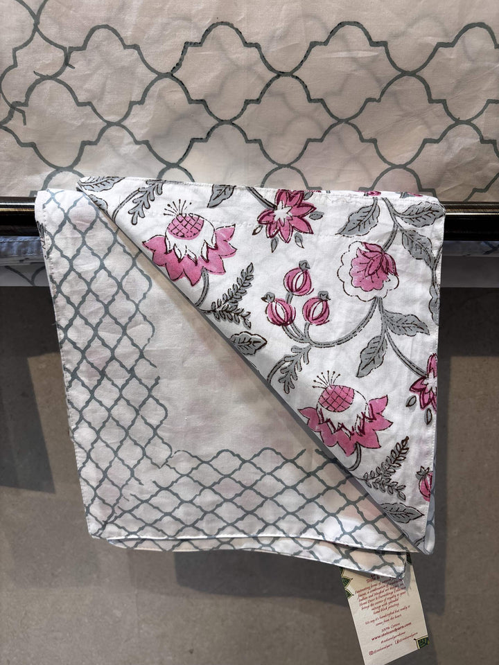 Gulnaar Edit Queen Size(90 x 108 Inches) Bedsheet (Multicolour)- 118