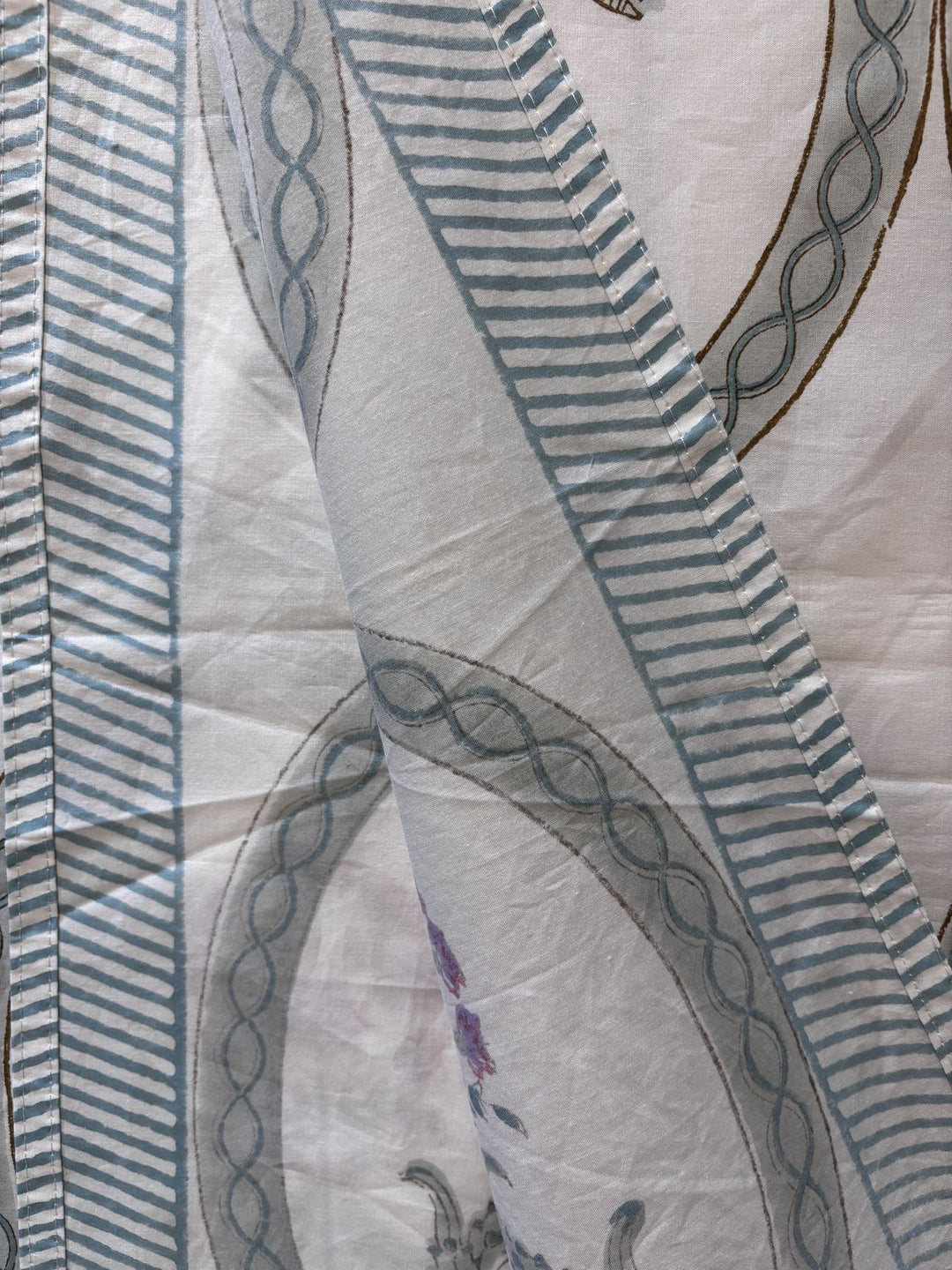 Gulnaar Edit Luxury Queen Size (90 x 108 Inches) Bedsheet (Lavender) - 120